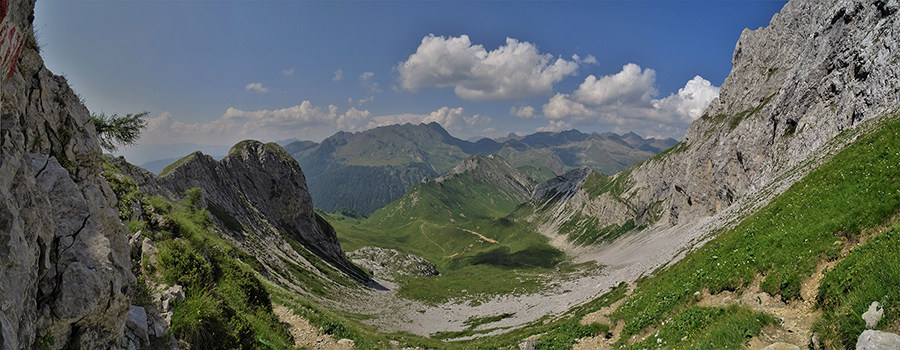 Vista panoramica dalla croce della Bocchetta di Corns Piana (2078 m)